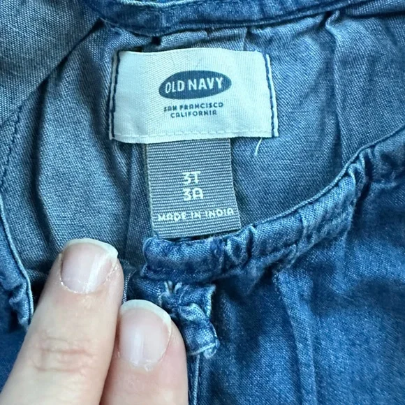 EUC Old Navy chambray pleated dress size 3T - Picture 3 of 3